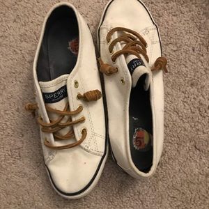 Gently used sperry shoes